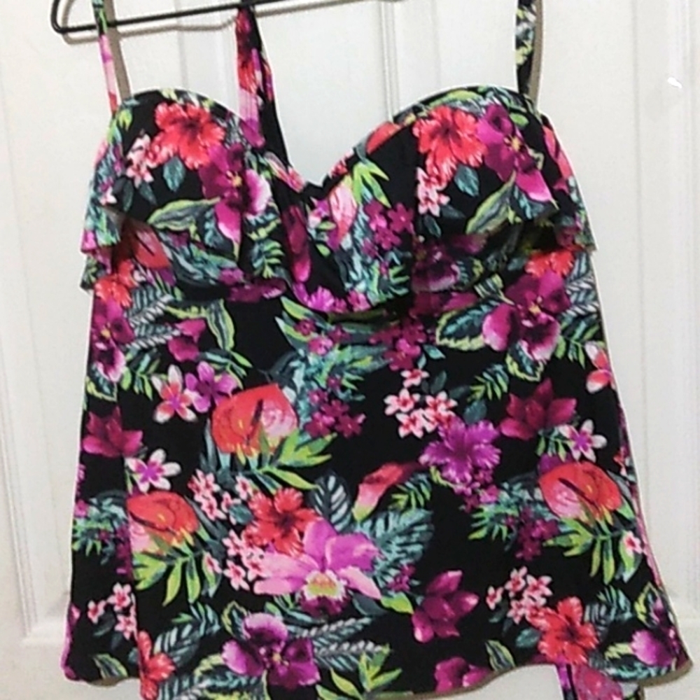 Smart & Sexy swim top sz 36D